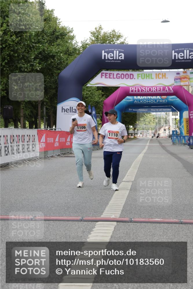 06.09.2026 - CURREX Alsterlauf Yannick Fuchs http://msf.ph/oto/10183560 06.09.2026 12:13:38 Ziel 1109, 1110 meine-sportfotos.de