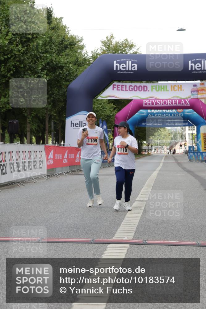 06.09.2026 - CURREX Alsterlauf Yannick Fuchs http://msf.ph/oto/10183574 06.09.2026 12:13:38 Ziel 1109, 1110 meine-sportfotos.de