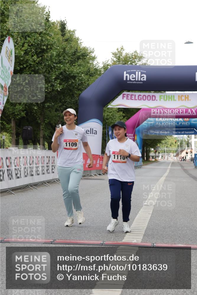 06.09.2026 - CURREX Alsterlauf Yannick Fuchs http://msf.ph/oto/10183639 06.09.2026 12:13:39 Ziel 1109, 1110 meine-sportfotos.de
