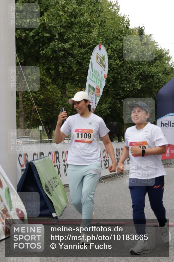 06.09.2026 - CURREX Alsterlauf Yannick Fuchs http://msf.ph/oto/10183665 06.09.2026 12:13:41 Ziel 1109, 1110 meine-sportfotos.de