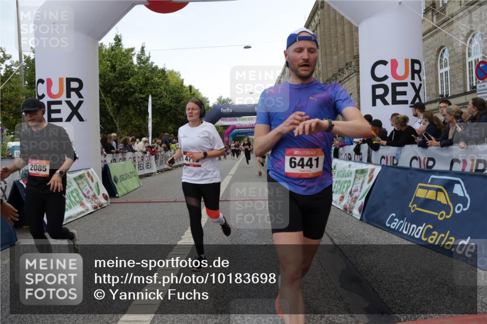 06.09.2026 - CURREX Alsterlauf Yannick Fuchs http://msf.ph/oto/10183698 06.09.2026 09:56:19 Ziel 2085, 2548, 3486, 3571, 4057, 4715, 5682, 5841, 6416, 6441, 8105, 8134 meine-sportfotos.de