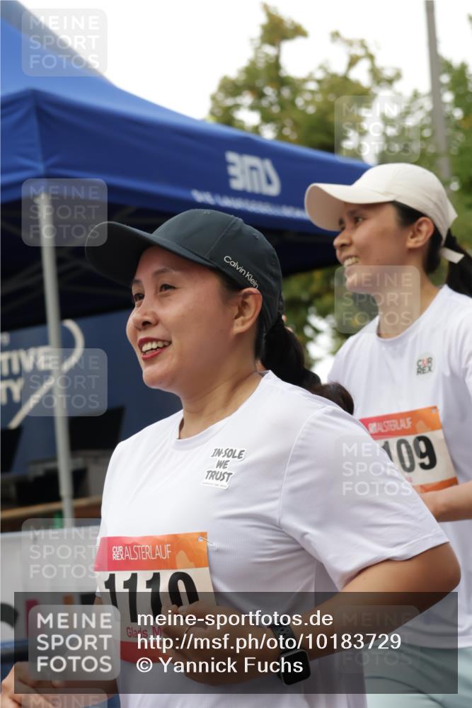 06.09.2026 - CURREX Alsterlauf Yannick Fuchs http://msf.ph/oto/10183729 06.09.2026 12:13:43 Ziel 1109, 1110 meine-sportfotos.de