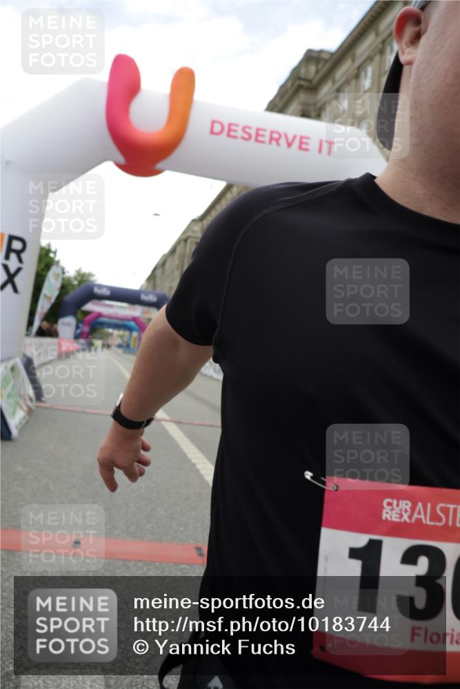 06.09.2026 - CURREX Alsterlauf Yannick Fuchs http://msf.ph/oto/10183744 06.09.2026 12:18:03 Ziel 1306 meine-sportfotos.de