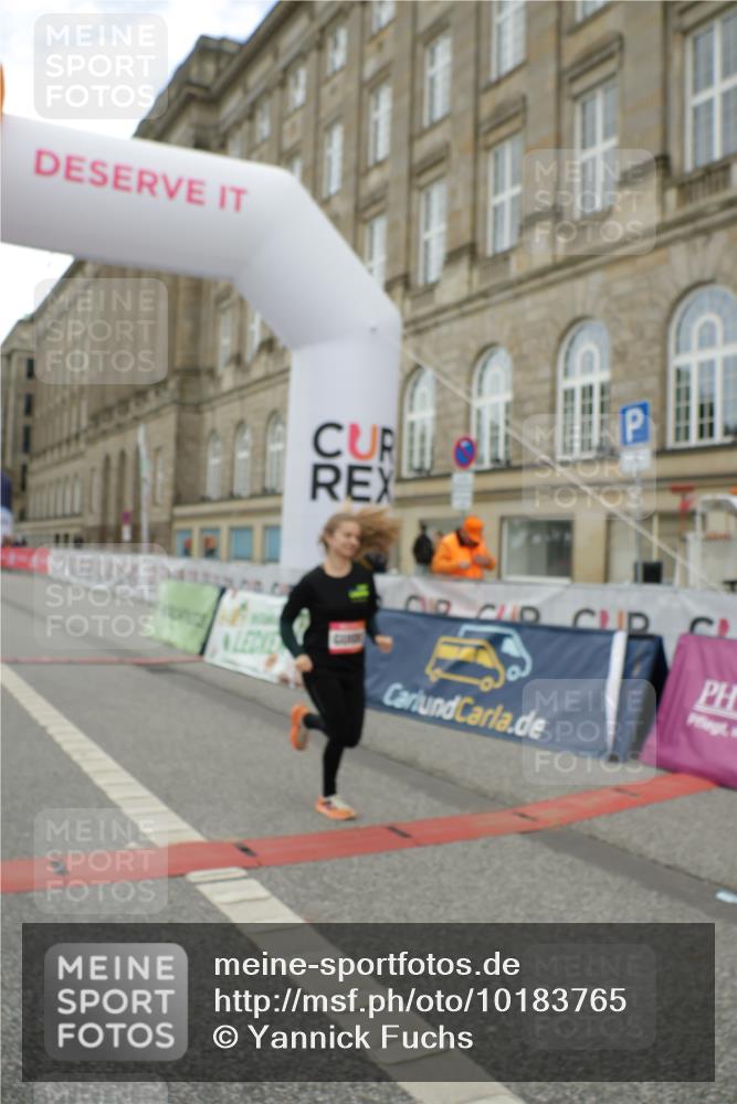 06.09.2026 - CURREX Alsterlauf Yannick Fuchs http://msf.ph/oto/10183765 06.09.2026 12:18:03 Ziel 1306 meine-sportfotos.de