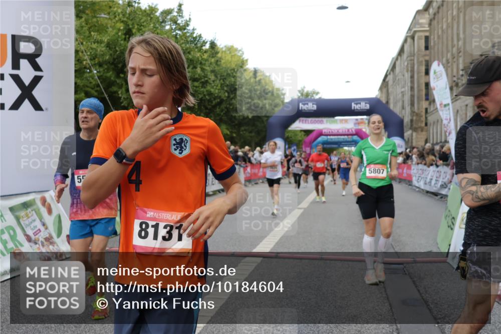 06.09.2026 - CURREX Alsterlauf Yannick Fuchs http://msf.ph/oto/10184604 06.09.2026 09:56:30 Ziel 2188, 2341, 2620, 3116, 3577, 4057, 4059, 4933, 5332, 5473, 5586, 5807, 6269, 8131, 8134 meine-sportfotos.de