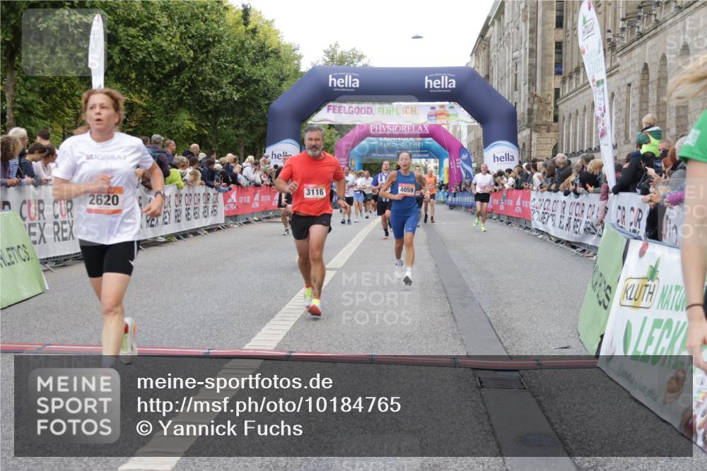 06.09.2026 - CURREX Alsterlauf Yannick Fuchs http://msf.ph/oto/10184765 06.09.2026 09:56:32 Ziel 2188, 2341, 2620, 3116, 3577, 4059, 4575, 4933, 5332, 5473, 5586, 5591, 5708, 5807, 6091, 6269, 8131 meine-sportfotos.de