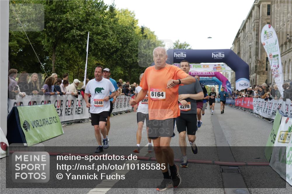 06.09.2026 - CURREX Alsterlauf Yannick Fuchs http://msf.ph/oto/10185585 06.09.2026 09:56:40 Ziel 2338, 2647, 2648, 3116, 3365, 3606, 4059, 4088, 4278, 4575, 5011, 5026, 5411, 5412, 5413, 5414, 5591, 5708, 5848, 6048, 6091, 6164, 6269, 8080, 8132 meine-sportfotos.de