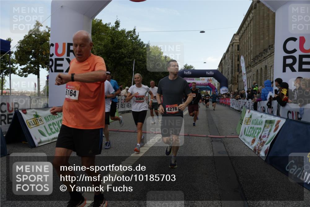 06.09.2026 - CURREX Alsterlauf Yannick Fuchs http://msf.ph/oto/10185703 06.09.2026 09:56:41 Ziel 2338, 2647, 2648, 2927, 3365, 3606, 4059, 4088, 4278, 4422, 4575, 5011, 5026, 5411, 5412, 5413, 5414, 5591, 5708, 5848, 6048, 6091, 6164, 6269, 8080, 8132 meine-sportfotos.de