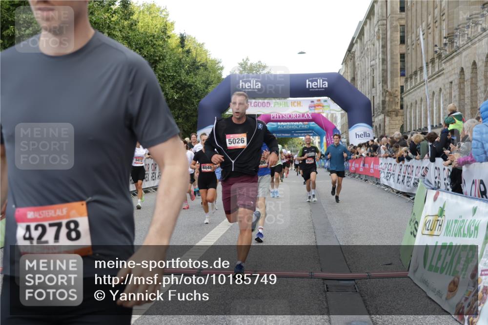 06.09.2026 - CURREX Alsterlauf Yannick Fuchs http://msf.ph/oto/10185749 06.09.2026 09:56:42 Ziel 2338, 2647, 2648, 2927, 3123, 3365, 3606, 4088, 4278, 4422, 4575, 5011, 5026, 5411, 5412, 5413, 5414, 5591, 5708, 5848, 6048, 6091, 6159, 6164, 6269, 8080, 8132 meine-sportfotos.de