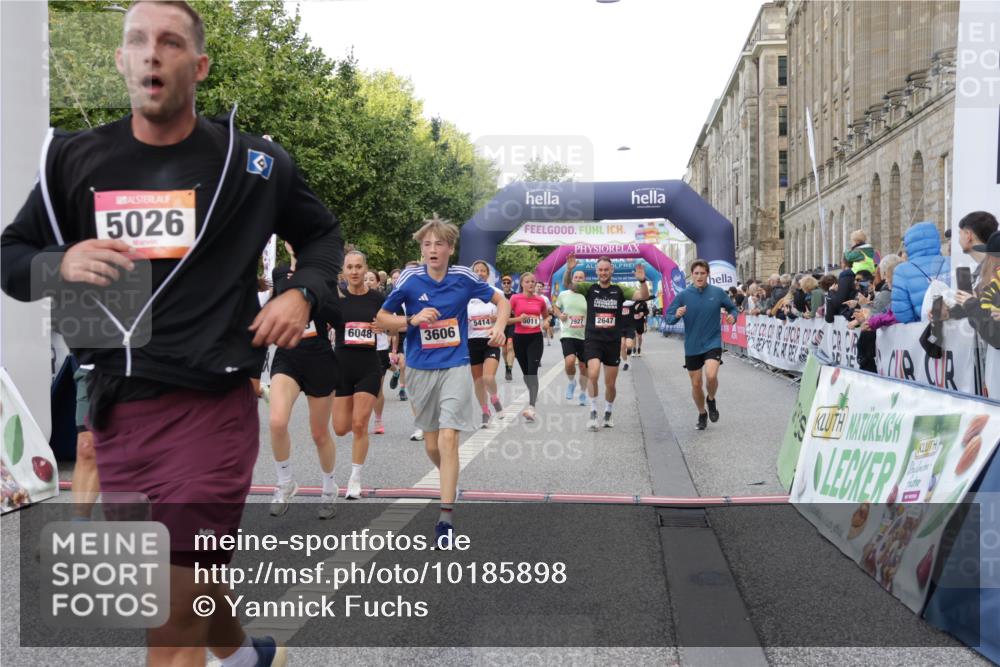 06.09.2026 - CURREX Alsterlauf Yannick Fuchs http://msf.ph/oto/10185898 06.09.2026 09:56:43 Ziel 2338, 2647, 2648, 2927, 3123, 3365, 3606, 4088, 4278, 4422, 4575, 5011, 5026, 5411, 5412, 5413, 5414, 5591, 5708, 5848, 6048, 6091, 6159, 6164, 8080, 8132 meine-sportfotos.de