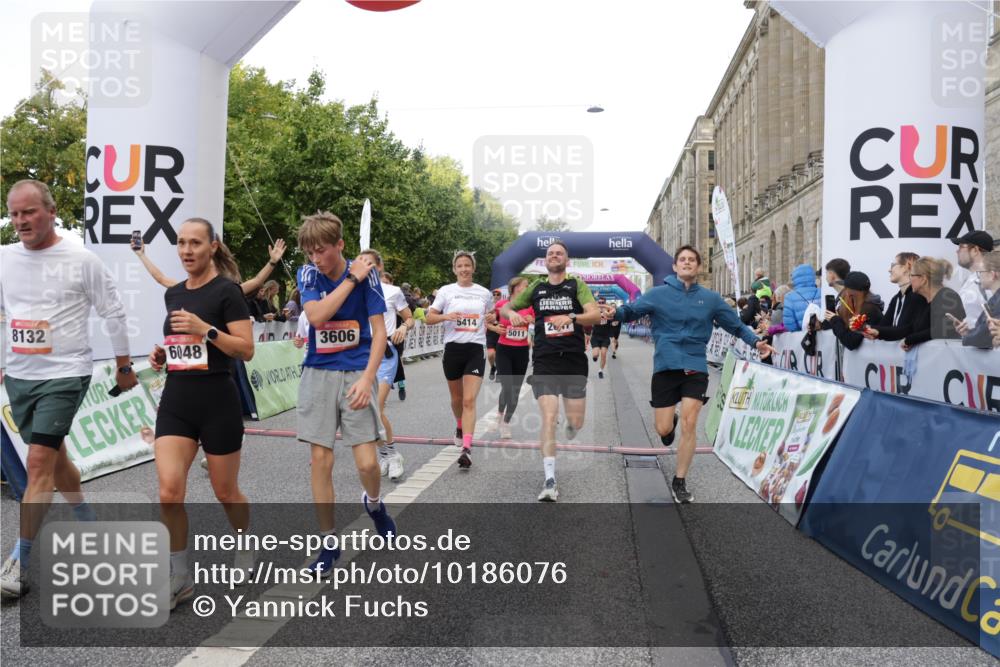 06.09.2026 - CURREX Alsterlauf Yannick Fuchs http://msf.ph/oto/10186076 06.09.2026 09:56:45 Ziel 2338, 2647, 2648, 2927, 3123, 3365, 3606, 3638, 4088, 4278, 4422, 5011, 5026, 5312, 5313, 5411, 5412, 5413, 5414, 5543, 5848, 5973, 6048, 6159, 6164, 8080, 8132 meine-sportfotos.de