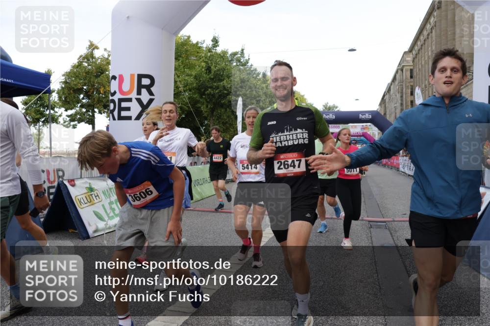 06.09.2026 - CURREX Alsterlauf Yannick Fuchs http://msf.ph/oto/10186222 06.09.2026 09:56:46 Ziel 2338, 2647, 2648, 2927, 3123, 3365, 3606, 3638, 4278, 4422, 5011, 5026, 5312, 5313, 5411, 5412, 5413, 5414, 5543, 5848, 5973, 6048, 6159, 6164, 8080, 8132 meine-sportfotos.de