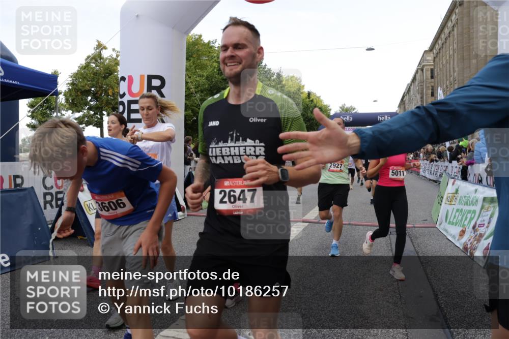 06.09.2026 - CURREX Alsterlauf Yannick Fuchs http://msf.ph/oto/10186257 06.09.2026 09:56:46 Ziel 2338, 2647, 2648, 2927, 3123, 3365, 3606, 3638, 4278, 4422, 5011, 5026, 5312, 5313, 5411, 5412, 5413, 5414, 5543, 5848, 5973, 6048, 6159, 6164, 8080, 8132 meine-sportfotos.de