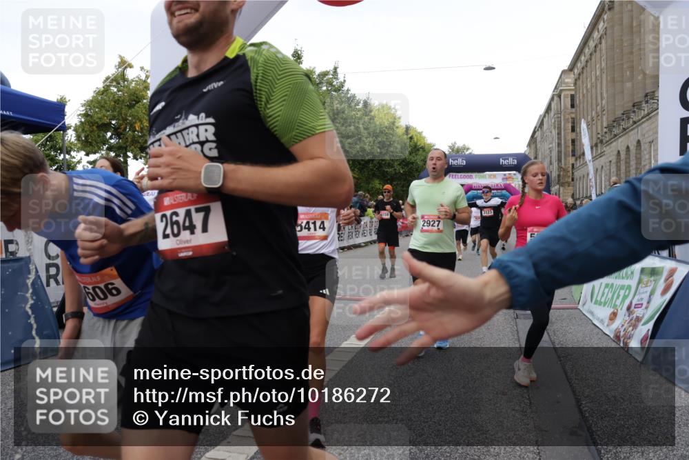 06.09.2026 - CURREX Alsterlauf Yannick Fuchs http://msf.ph/oto/10186272 06.09.2026 09:56:46 Ziel 2338, 2647, 2648, 2927, 3123, 3365, 3606, 3638, 4278, 4422, 5011, 5026, 5312, 5313, 5411, 5412, 5413, 5414, 5543, 5848, 5973, 6048, 6159, 6164, 8080, 8132 meine-sportfotos.de