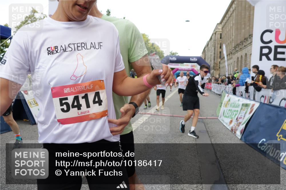 06.09.2026 - CURREX Alsterlauf Yannick Fuchs http://msf.ph/oto/10186417 06.09.2026 09:56:48 Ziel 2236, 2338, 2647, 2648, 2927, 3123, 3606, 3638, 3689, 4422, 5011, 5026, 5312, 5313, 5411, 5412, 5413, 5414, 5543, 5719, 5973, 6048, 6159, 8080, 8132 meine-sportfotos.de