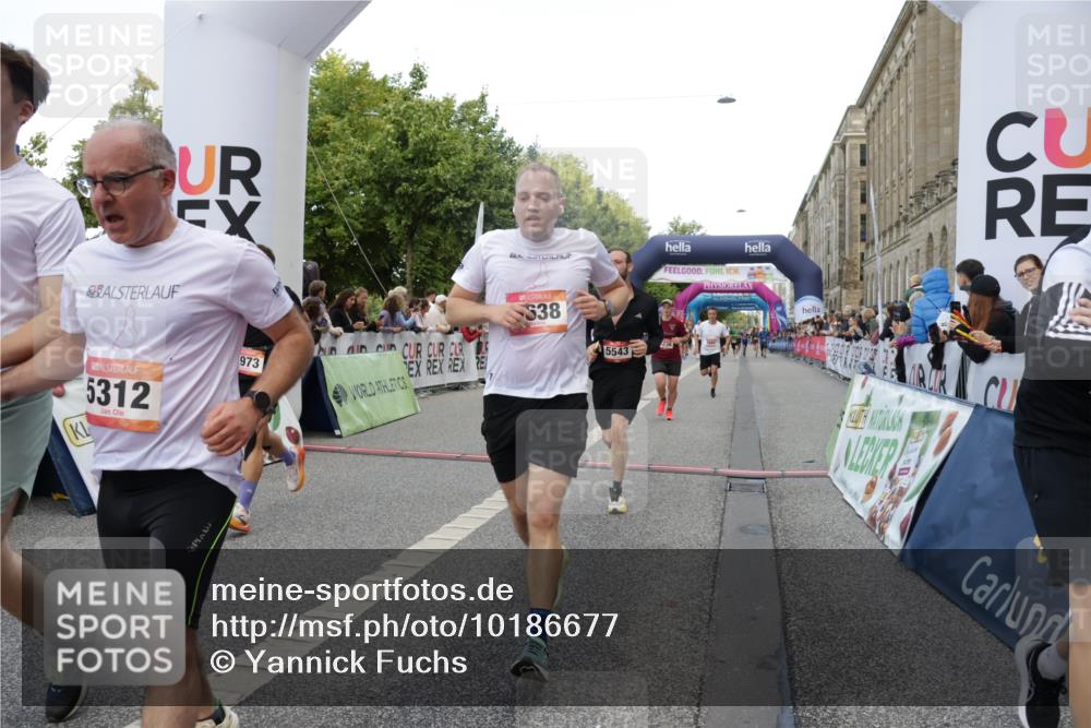06.09.2026 - CURREX Alsterlauf Yannick Fuchs http://msf.ph/oto/10186677 06.09.2026 09:56:50 Ziel 2236, 2647, 2648, 2927, 3123, 3606, 3638, 3689, 4126, 4422, 4717, 5011, 5312, 5313, 5411, 5412, 5413, 5414, 5543, 5719, 5973, 6048, 6159, 8080 meine-sportfotos.de
