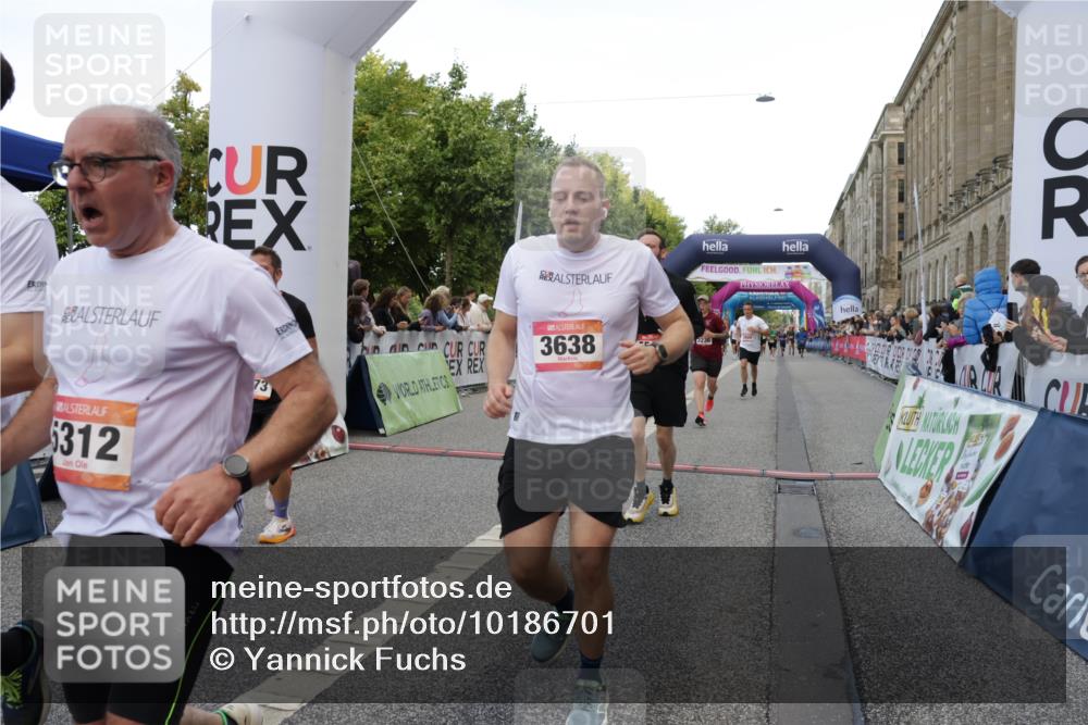 06.09.2026 - CURREX Alsterlauf Yannick Fuchs http://msf.ph/oto/10186701 06.09.2026 09:56:51 Ziel 2236, 2647, 2648, 2927, 3123, 3638, 3689, 4126, 4422, 4717, 5011, 5312, 5313, 5411, 5412, 5413, 5414, 5543, 5719, 5973, 6048, 6159 meine-sportfotos.de