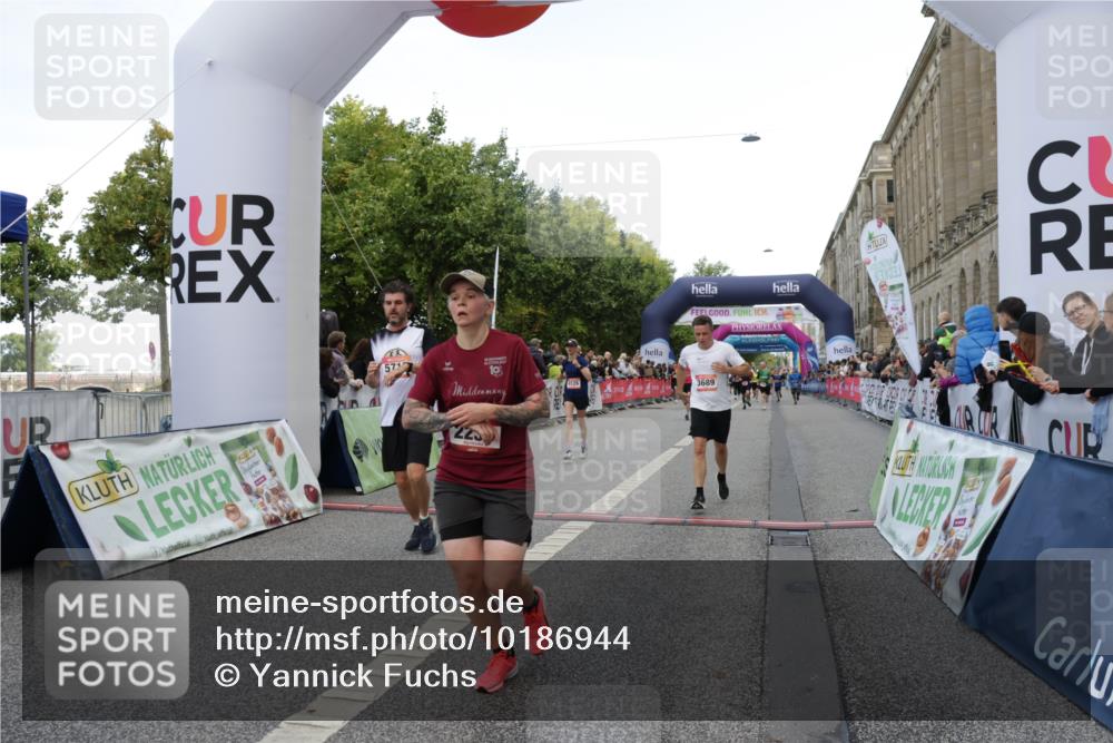 06.09.2026 - CURREX Alsterlauf Yannick Fuchs http://msf.ph/oto/10186944 06.09.2026 09:56:53 Ziel 2236, 2927, 3123, 3609, 3638, 3689, 4126, 4422, 4717, 5312, 5313, 5543, 5719, 5973, 6159 meine-sportfotos.de