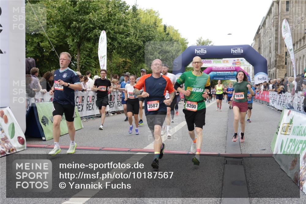 06.09.2026 - CURREX Alsterlauf Yannick Fuchs http://msf.ph/oto/10187567 06.09.2026 09:56:59 Ziel 2165, 2236, 2931, 3050, 3519, 3520, 3587, 3609, 3689, 3712, 3795, 4014, 4126, 4717, 4740, 5571, 5575, 5719, 5939, 6055, 6115, 8200 meine-sportfotos.de