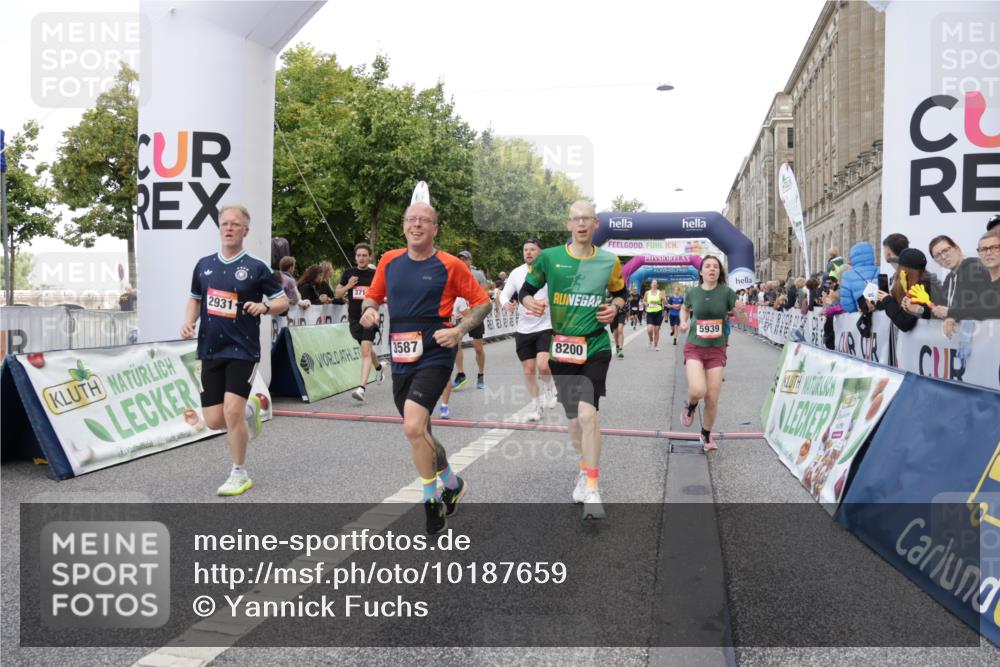 06.09.2026 - CURREX Alsterlauf Yannick Fuchs http://msf.ph/oto/10187659 06.09.2026 09:57:00 Ziel 2165, 2931, 3050, 3519, 3520, 3587, 3609, 3689, 3690, 3712, 3795, 4014, 4126, 4717, 4740, 5571, 5575, 5719, 5939, 6055, 6115, 8200 meine-sportfotos.de