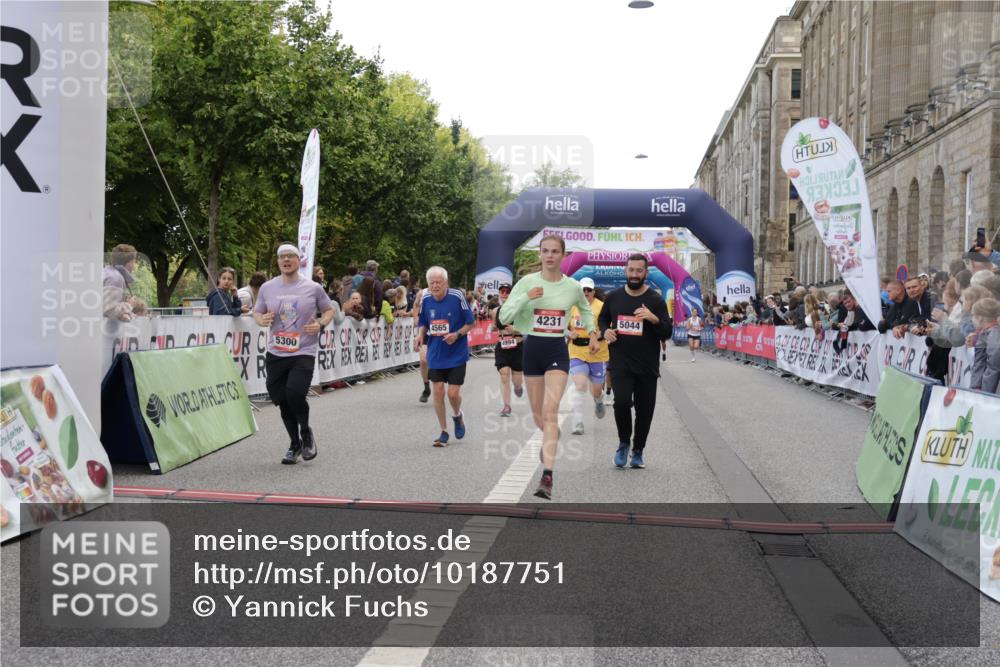 06.09.2026 - CURREX Alsterlauf Yannick Fuchs http://msf.ph/oto/10187751 06.09.2026 10:05:09 Ziel 2709, 2718, 3317, 3793, 4230, 4231, 4549, 4565, 4994, 5044, 5300, 5765, 6110, 6179, 6209, 6251, 6253, 8064, 8099, 8298 meine-sportfotos.de
