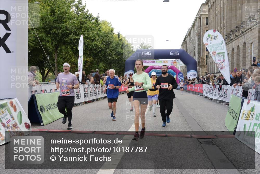 06.09.2026 - CURREX Alsterlauf Yannick Fuchs http://msf.ph/oto/10187787 06.09.2026 10:05:09 Ziel 2709, 2718, 3317, 3793, 4230, 4231, 4549, 4565, 4994, 5044, 5300, 5765, 6110, 6179, 6209, 6251, 6253, 8064, 8099, 8298 meine-sportfotos.de