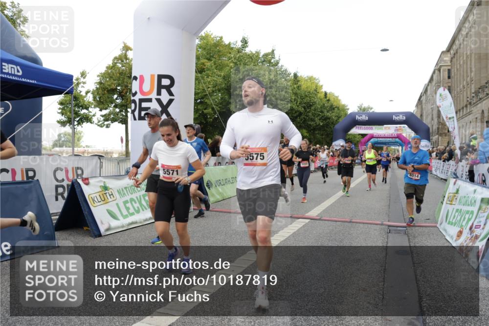 06.09.2026 - CURREX Alsterlauf Yannick Fuchs http://msf.ph/oto/10187819 06.09.2026 09:57:02 Ziel 2165, 2931, 2968, 3050, 3519, 3520, 3587, 3609, 3690, 3712, 3795, 4014, 4126, 4740, 5571, 5575, 5939, 6055, 6115, 8167, 8200 meine-sportfotos.de