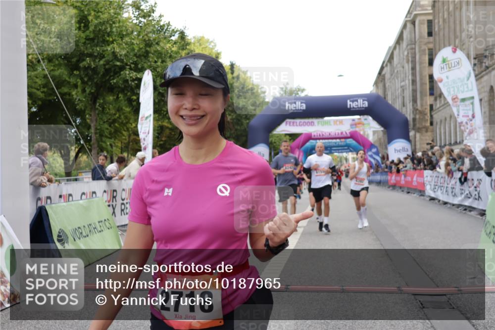 06.09.2026 - CURREX Alsterlauf Yannick Fuchs http://msf.ph/oto/10187965 06.09.2026 10:05:15 Ziel 2718, 4230, 4231, 4565, 4994, 5044, 5300, 6110, 6155, 6209, 6242, 6392, 8064, 8243 meine-sportfotos.de