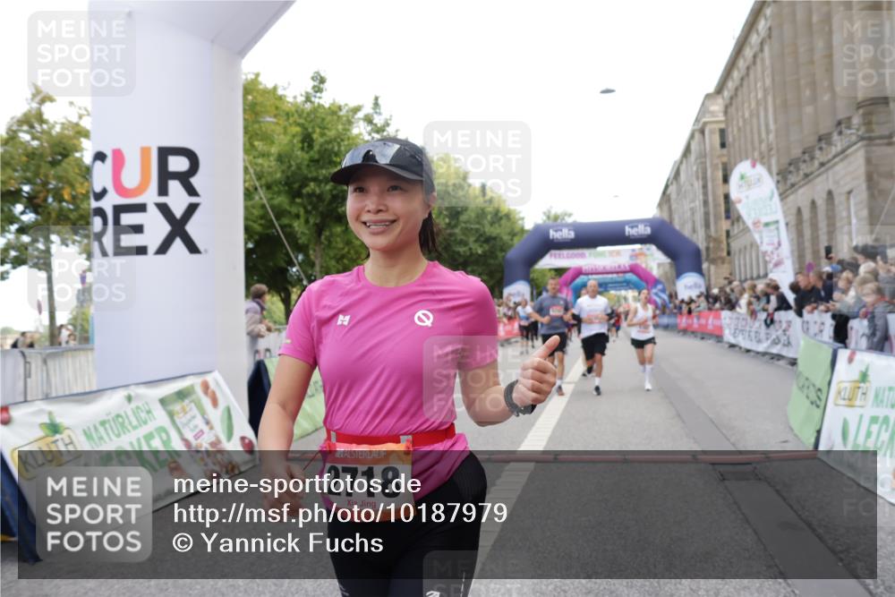 06.09.2026 - CURREX Alsterlauf Yannick Fuchs http://msf.ph/oto/10187979 06.09.2026 10:05:15 Ziel 2718, 4230, 4231, 4565, 4994, 5044, 5300, 6110, 6155, 6209, 6242, 6392, 8064, 8243 meine-sportfotos.de