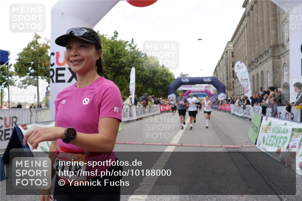 06.09.2026 - CURREX Alsterlauf Yannick Fuchs http://msf.ph/oto/10188000 06.09.2026 10:05:15 Ziel 2718, 4230, 4231, 4565, 4994, 5044, 5300, 6110, 6155, 6209, 6242, 6392, 8064, 8243 meine-sportfotos.de