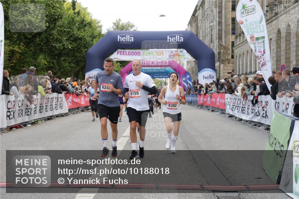 06.09.2026 - CURREX Alsterlauf Yannick Fuchs http://msf.ph/oto/10188018 06.09.2026 10:05:16 Ziel 2195, 2718, 4230, 4231, 4565, 4994, 5044, 5300, 6110, 6155, 6242, 6392, 8243 meine-sportfotos.de