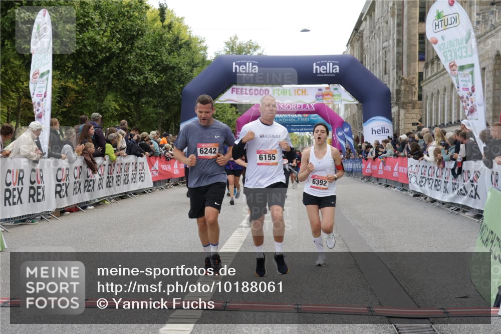 06.09.2026 - CURREX Alsterlauf Yannick Fuchs http://msf.ph/oto/10188061 06.09.2026 10:05:16 Ziel 2195, 2718, 4230, 4231, 4565, 4994, 5044, 5300, 6110, 6155, 6242, 6392, 8243 meine-sportfotos.de