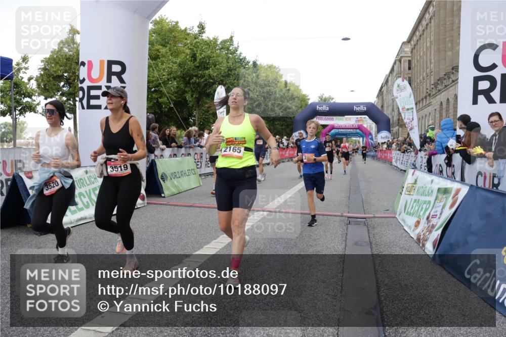 06.09.2026 - CURREX Alsterlauf Yannick Fuchs http://msf.ph/oto/10188097 06.09.2026 09:57:05 Ziel 2165, 2931, 2968, 3050, 3519, 3520, 3587, 3690, 3694, 3712, 3795, 4014, 4740, 5166, 5320, 5571, 5575, 5939, 6055, 6115, 8167, 8200 meine-sportfotos.de