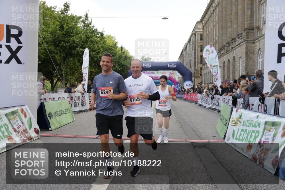 06.09.2026 - CURREX Alsterlauf Yannick Fuchs http://msf.ph/oto/10188222 06.09.2026 10:05:18 Ziel 1239, 2195, 2718, 3011, 3336, 3737, 3838, 4230, 4565, 4769, 4994, 5044, 6110, 6155, 6242, 6392, 8243 meine-sportfotos.de