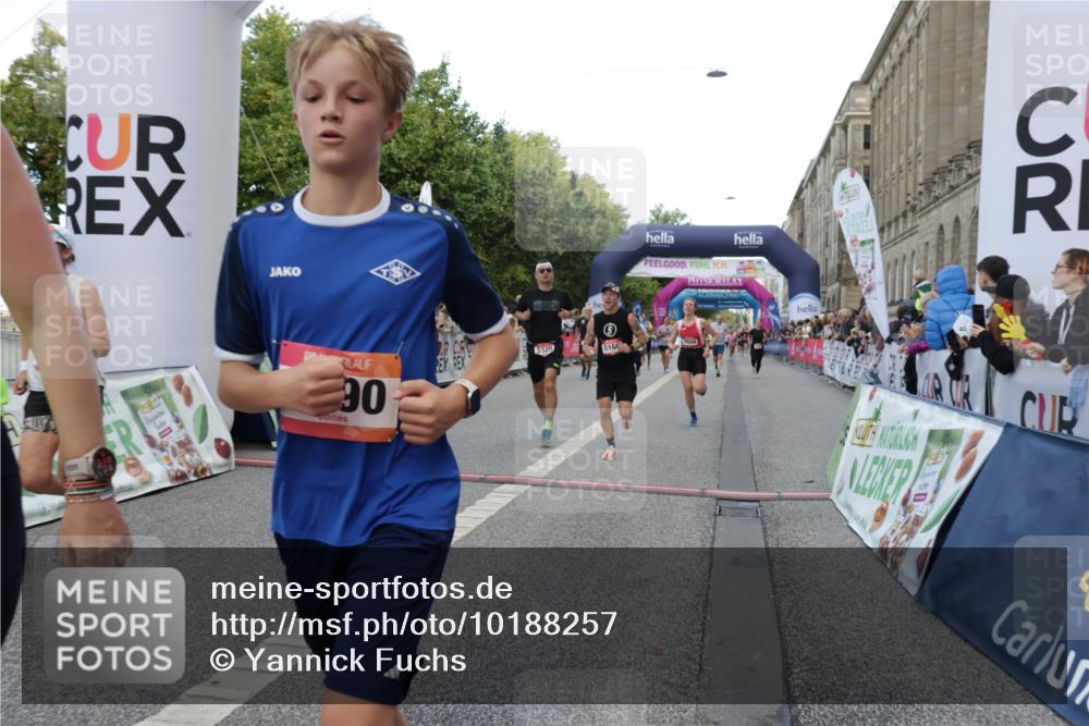 06.09.2026 - CURREX Alsterlauf Yannick Fuchs http://msf.ph/oto/10188257 06.09.2026 09:57:07 Ziel 2056, 2165, 2968, 3050, 3519, 3520, 3690, 3694, 3712, 3795, 4014, 4740, 4870, 5166, 5320, 5565, 5571, 5575, 5939, 6055, 6115, 8107, 8167 meine-sportfotos.de