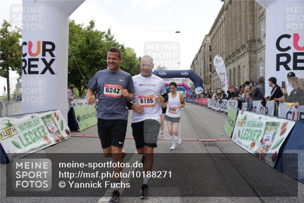 06.09.2026 - CURREX Alsterlauf Yannick Fuchs http://msf.ph/oto/10188271 06.09.2026 10:05:18 Ziel 1239, 2195, 2718, 3011, 3336, 3737, 3838, 4230, 4565, 4769, 4994, 5044, 6110, 6155, 6242, 6392, 8243 meine-sportfotos.de