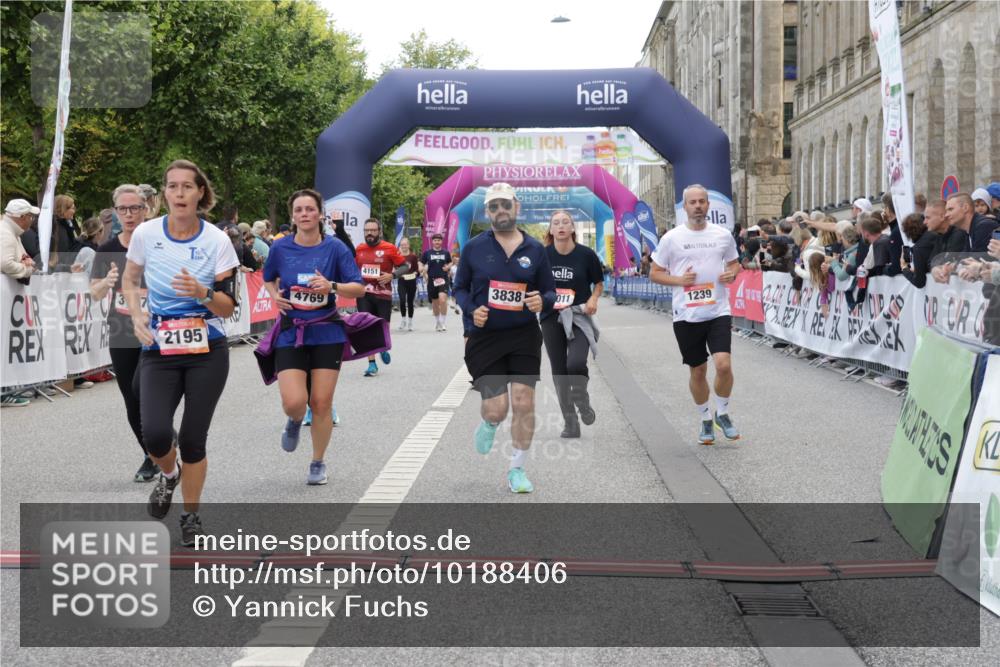 06.09.2026 - CURREX Alsterlauf Yannick Fuchs http://msf.ph/oto/10188406 06.09.2026 10:05:21 Ziel 1239, 2195, 3011, 3336, 3737, 3838, 4151, 4642, 4769, 6155, 6242, 6392, 8243 meine-sportfotos.de