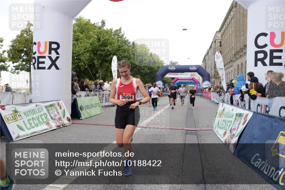 06.09.2026 - CURREX Alsterlauf Yannick Fuchs http://msf.ph/oto/10188422 06.09.2026 09:57:10 Ziel 2056, 2165, 2557, 2968, 3050, 3349, 3505, 3519, 3520, 3622, 3690, 3694, 4870, 5166, 5320, 5565, 6055, 6071, 6394, 8107, 8167 meine-sportfotos.de