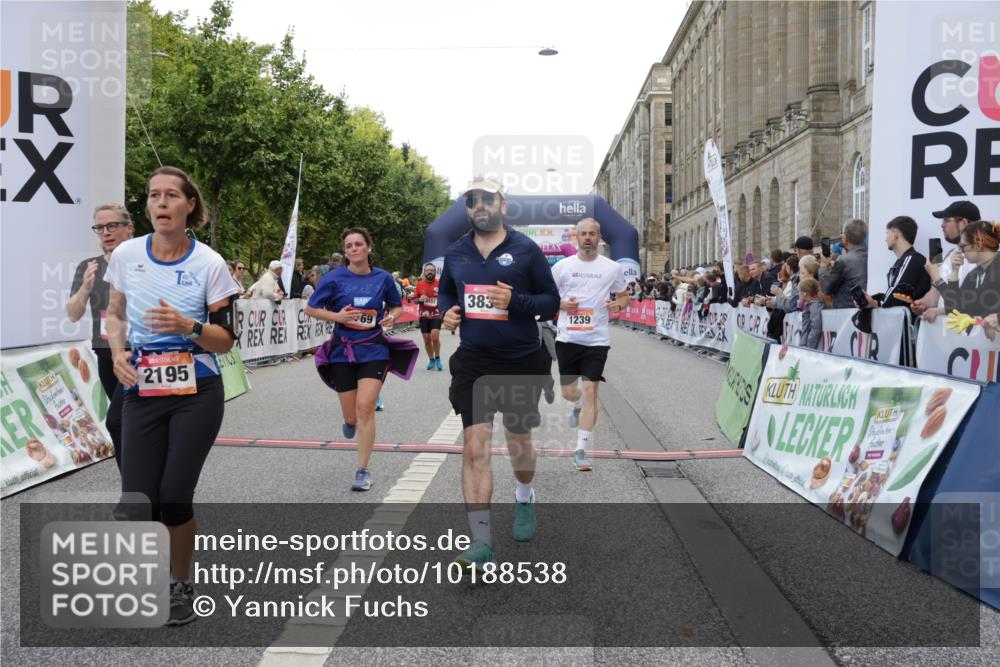 06.09.2026 - CURREX Alsterlauf Yannick Fuchs http://msf.ph/oto/10188538 06.09.2026 10:05:22 Ziel 1239, 2195, 3011, 3336, 3737, 3838, 3890, 4151, 4642, 4769, 6155, 6242, 6392, 8243 meine-sportfotos.de