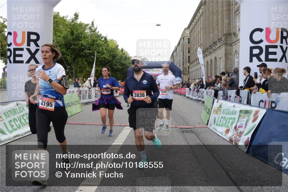 06.09.2026 - CURREX Alsterlauf Yannick Fuchs http://msf.ph/oto/10188555 06.09.2026 10:05:22 Ziel 1239, 2195, 3011, 3336, 3737, 3838, 3890, 4151, 4642, 4769, 6155, 6242, 6392, 8243 meine-sportfotos.de