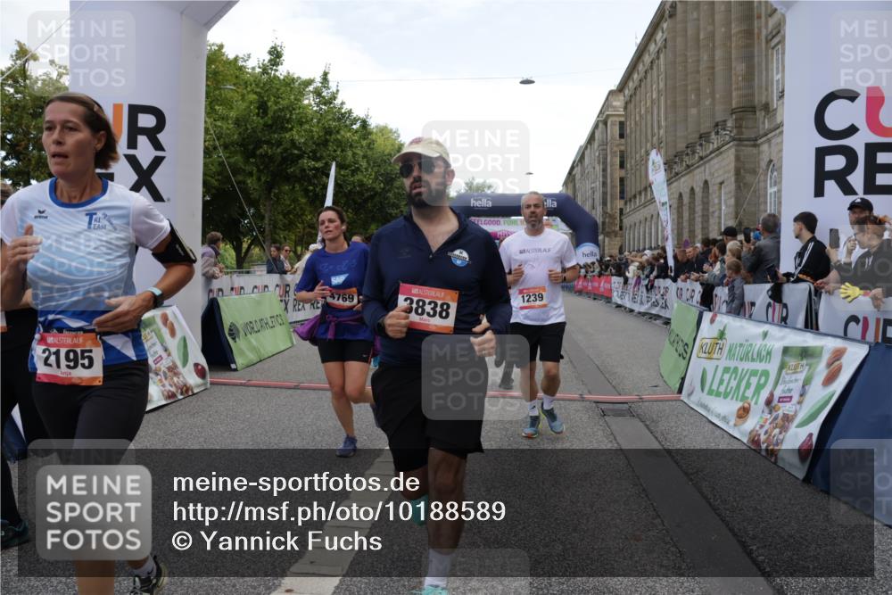 06.09.2026 - CURREX Alsterlauf Yannick Fuchs http://msf.ph/oto/10188589 06.09.2026 10:05:23 Ziel 1239, 2195, 3011, 3336, 3527, 3528, 3737, 3838, 3890, 4151, 4642, 4769, 6155, 6242, 6392, 8243 meine-sportfotos.de