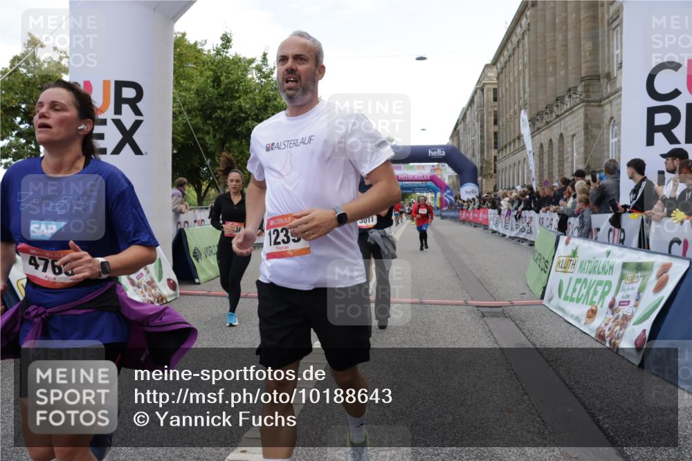 06.09.2026 - CURREX Alsterlauf Yannick Fuchs http://msf.ph/oto/10188643 06.09.2026 10:05:24 Ziel 1239, 2195, 3011, 3336, 3527, 3528, 3737, 3838, 3890, 4151, 4642, 4769, 6155, 6242, 6392, 8243 meine-sportfotos.de