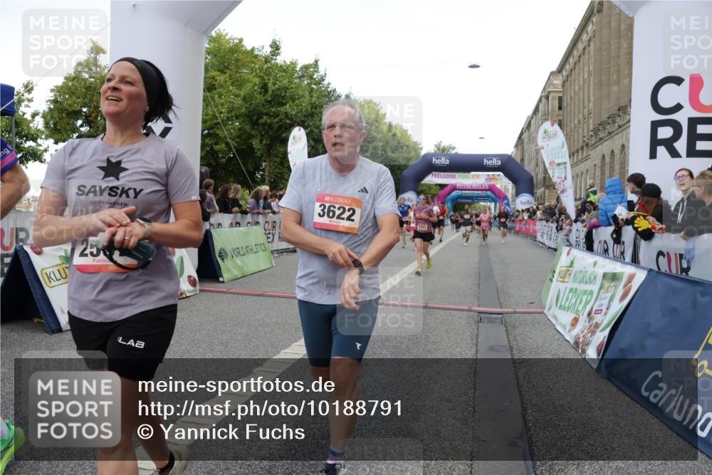 06.09.2026 - CURREX Alsterlauf Yannick Fuchs http://msf.ph/oto/10188791 06.09.2026 09:57:15 Ziel 2056, 2311, 2557, 2900, 3349, 3505, 3622, 3673, 3694, 4870, 5166, 5320, 5345, 5398, 5565, 6071, 6394, 6396, 8093, 8107 meine-sportfotos.de