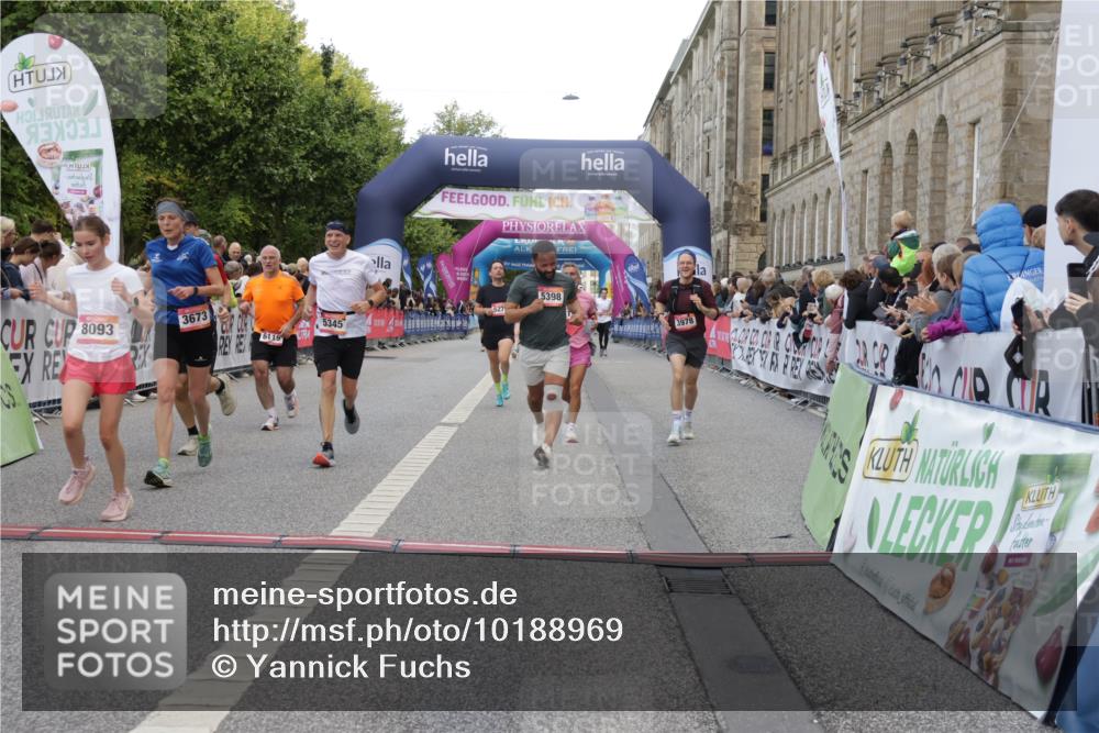 06.09.2026 - CURREX Alsterlauf Yannick Fuchs http://msf.ph/oto/10188969 06.09.2026 09:57:18 Ziel 2056, 2311, 2557, 2900, 3349, 3505, 3622, 3673, 3978, 4870, 5345, 5398, 5565, 6071, 6119, 6279, 6394, 6396, 8093, 8107, 8198 meine-sportfotos.de
