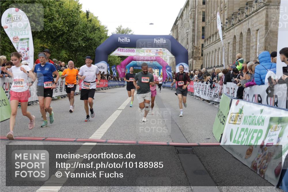 06.09.2026 - CURREX Alsterlauf Yannick Fuchs http://msf.ph/oto/10188985 06.09.2026 09:57:18 Ziel 2056, 2311, 2557, 2900, 3349, 3505, 3622, 3673, 3978, 4870, 5345, 5398, 5565, 6071, 6119, 6279, 6394, 6396, 8093, 8107, 8198 meine-sportfotos.de