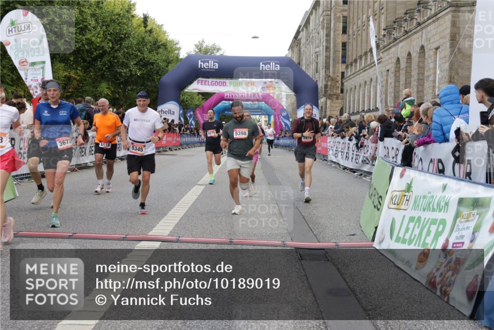 06.09.2026 - CURREX Alsterlauf Yannick Fuchs http://msf.ph/oto/10189019 06.09.2026 09:57:19 Ziel 2056, 2311, 2557, 2900, 3349, 3505, 3622, 3673, 3978, 4870, 5345, 5398, 5565, 6071, 6119, 6279, 6394, 6396, 8093, 8107, 8198 meine-sportfotos.de