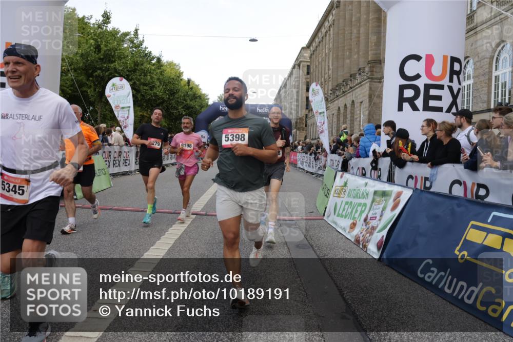 06.09.2026 - CURREX Alsterlauf Yannick Fuchs http://msf.ph/oto/10189191 06.09.2026 09:57:21 Ziel 2311, 2316, 2900, 3349, 3673, 3881, 3978, 5345, 5398, 6119, 6279, 6396, 8093, 8198, 8281 meine-sportfotos.de
