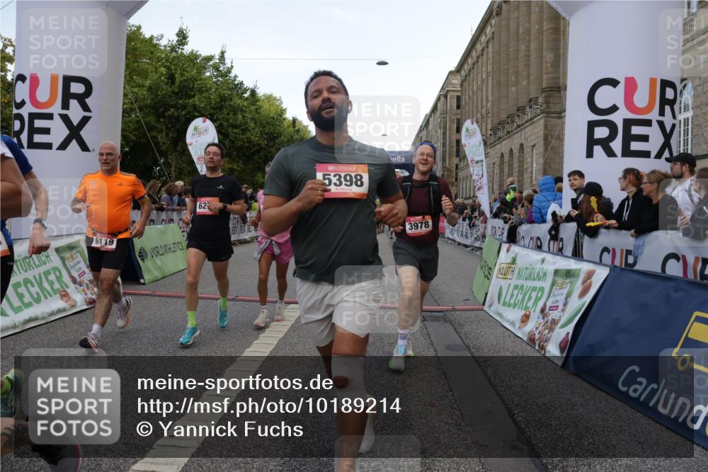 06.09.2026 - CURREX Alsterlauf Yannick Fuchs http://msf.ph/oto/10189214 06.09.2026 09:57:21 Ziel 2311, 2316, 2900, 3349, 3673, 3881, 3978, 5345, 5398, 6119, 6279, 6396, 8093, 8198, 8281 meine-sportfotos.de