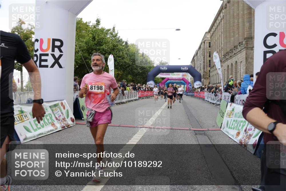 06.09.2026 - CURREX Alsterlauf Yannick Fuchs http://msf.ph/oto/10189292 06.09.2026 09:57:22 Ziel 2311, 2316, 2900, 3673, 3881, 3978, 5345, 5398, 5978, 6119, 6279, 6396, 8093, 8198, 8281 meine-sportfotos.de