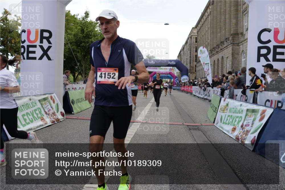 06.09.2026 - CURREX Alsterlauf Yannick Fuchs http://msf.ph/oto/10189309 06.09.2026 10:05:36 Ziel 2310, 3064, 3315, 4152, 4408, 4511, 5135, 5349, 5373, 5405, 5406, 5777, 6458 meine-sportfotos.de